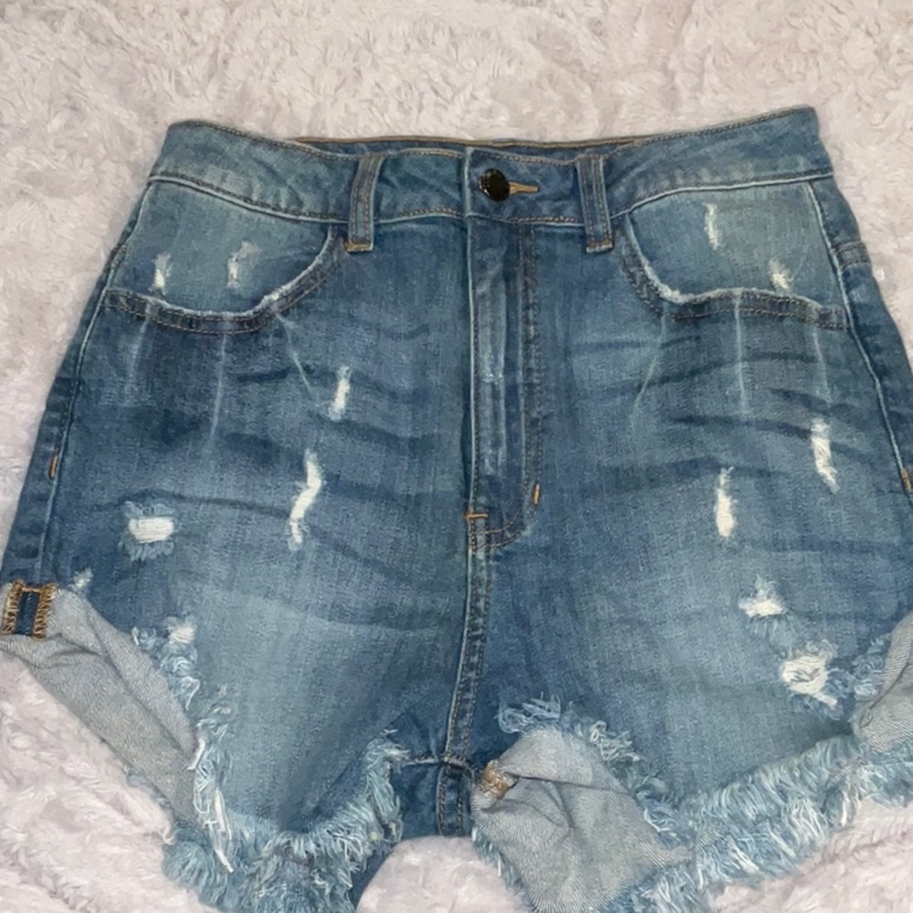 Fashion Nova’s Laguna Beach Frayed Der